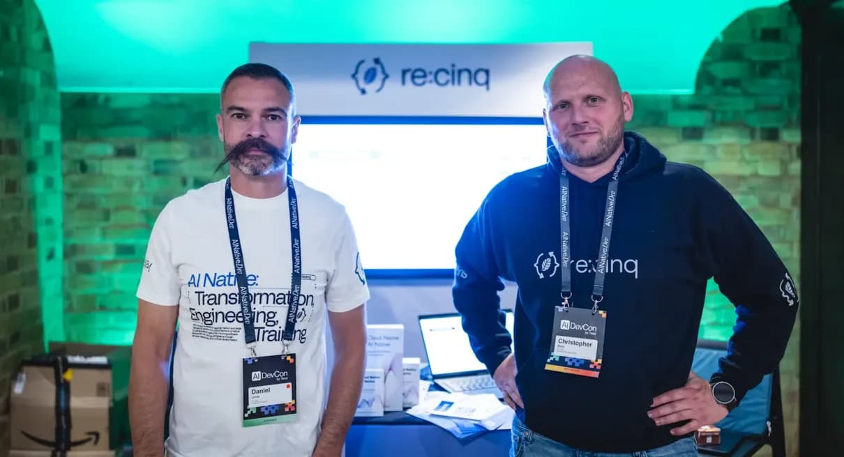 re:cinq team at the AI DevCon booth